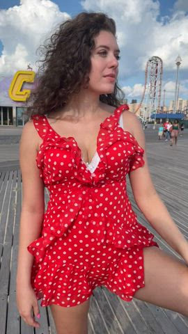 Little red dress in public : video clip