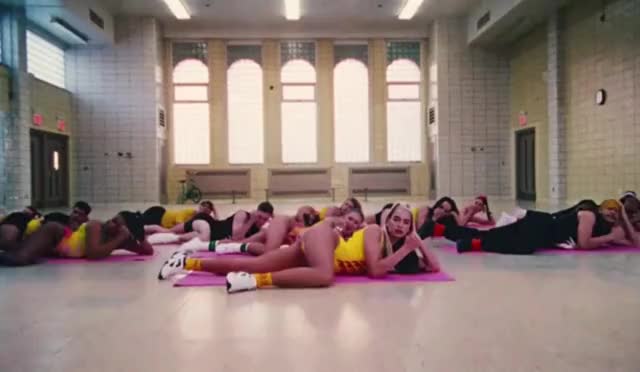 Dua Lipa being very subtle : video clip