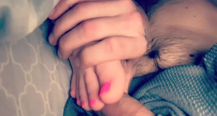 My man could not resist my sleepy toes poking out of the blanket : video clip