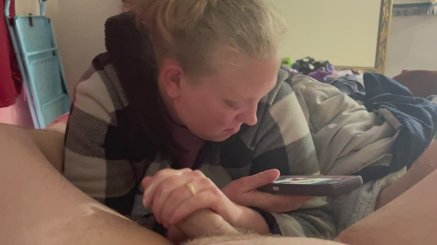 Couldn’t be bothered while I worship his hard cock : video clip