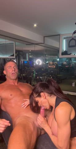 Handjob blowjob turns to some choking…😁 : video clip