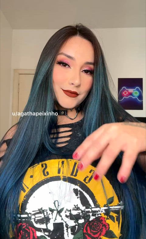 Boobs out for you to put your mouth on : video clip
