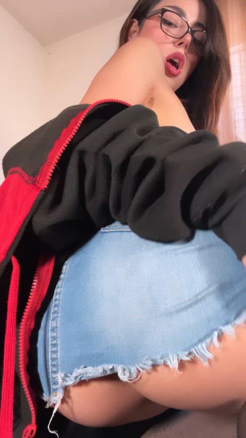 You wouldn't be able to resist the temptation to taste it if I sat across from you like this. : video clip