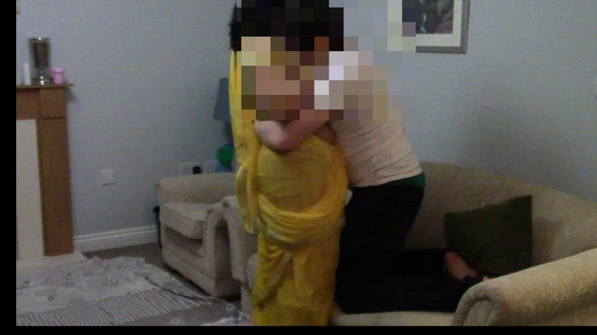 Desi Bhabhi plays with a cub : video clip