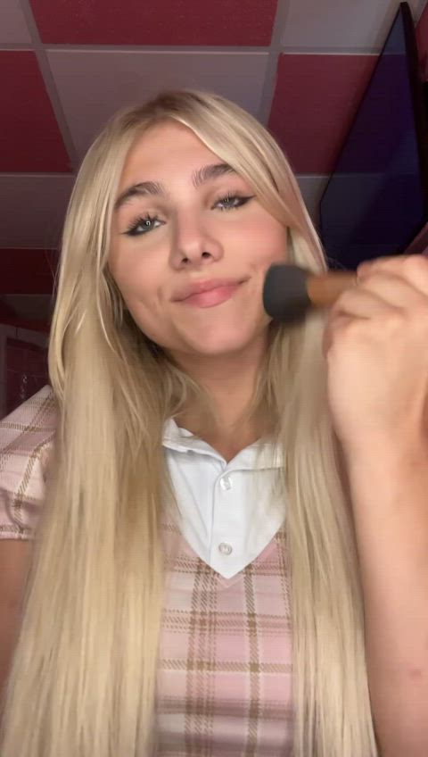 Sissy goon dreamed : video clip