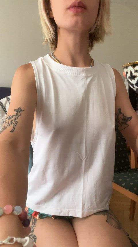 me, a trendy real teen showing off : video clip