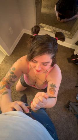 I love when she pulls it out and starts sucking : video clip