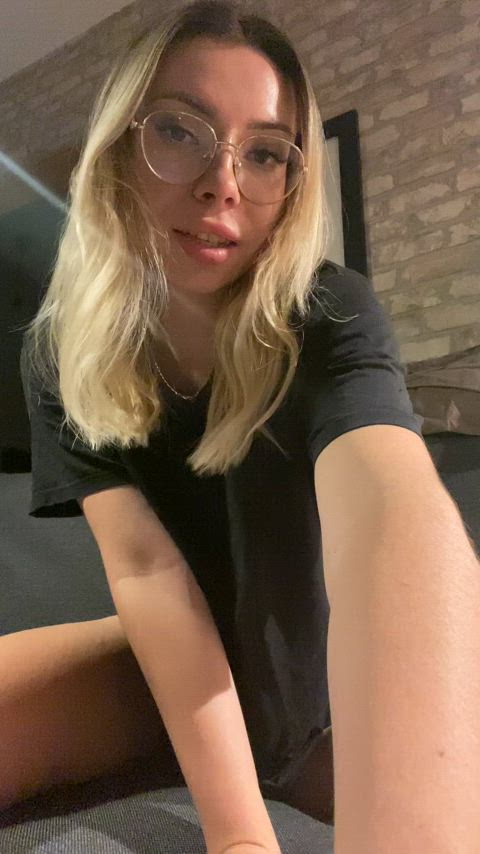 I never wear panties so Im always ready for breeding : video clip