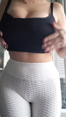 most of my weight is my tits : video clip