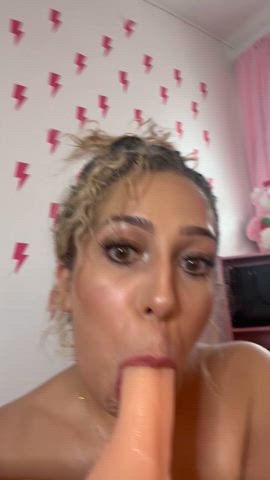 Happy Monday, I’m testing my gag reflex : video clip