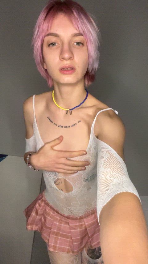 just showing off my teen boobs : video clip