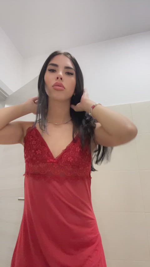 I don't really like wearing clothes! Would you mind if we were roommates? : video clip