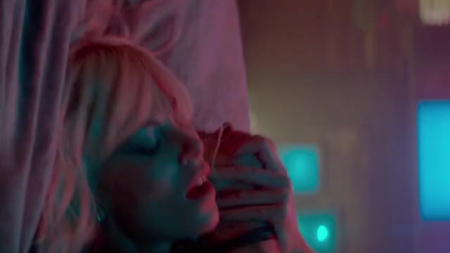 Sofía Boutella and Charlize Theron in ‘Atomic Blonde’ : video clip