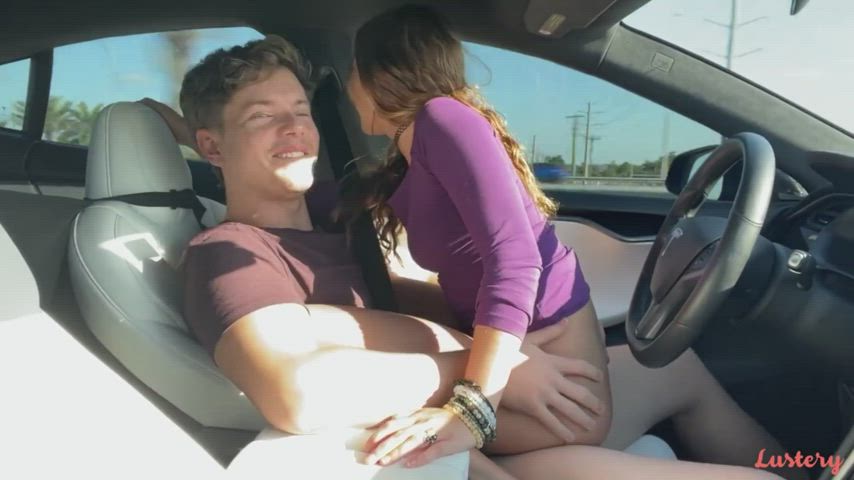 My roommate asked me if she could use my cock to goon out while we were on a road trip : video clip