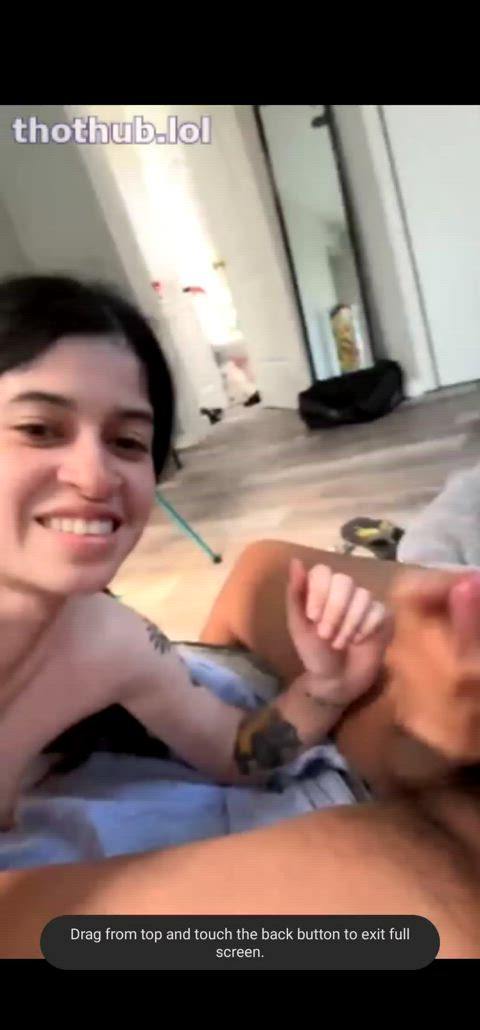 Lesbian gets an explosive facial from a friend : video clip