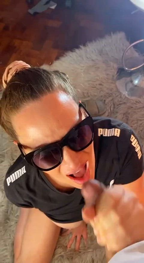 It feels so delicious on my face : video clip