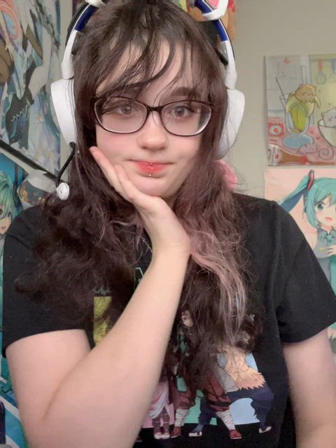 The cute shy gamer girl you been gaming with sends you this unexpectedly , your next move? : video clip