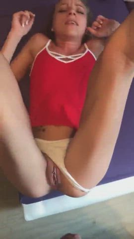 The girl spreads her ass : video clip