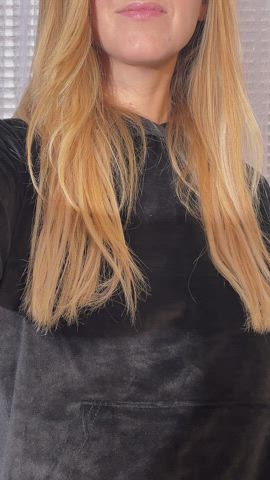 Hairy pussy like mine deserves to be filled up : video clip