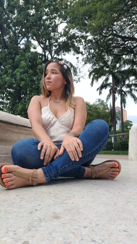 18yo blondes are perfect for flashing : video clip