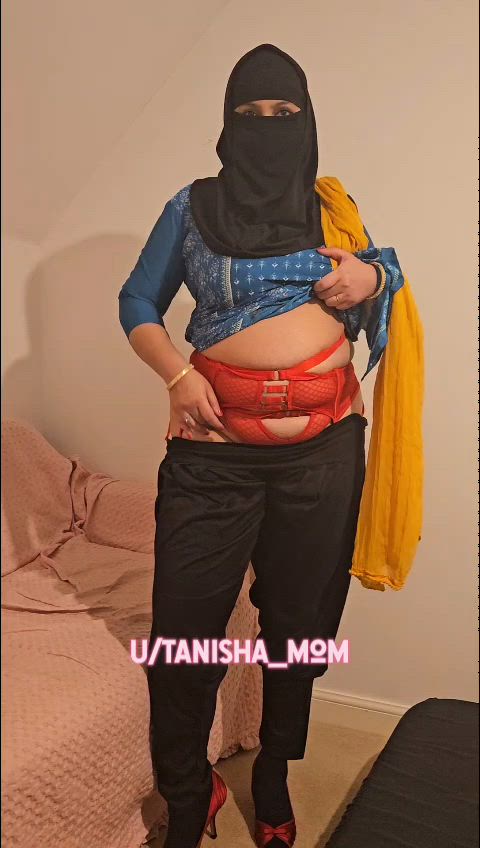 Thick hijabi rides a cub dick : video clip