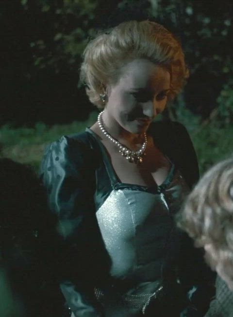 French actress Pauline Lafont : video clip