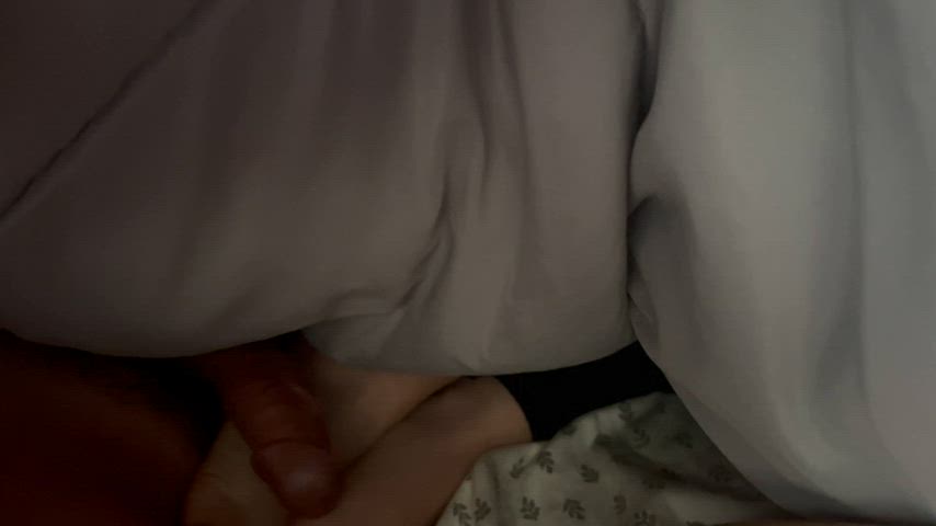 My girlfriend playing with it under the covers : video clip