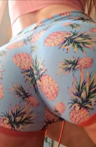 Come and I'll let you enjoy this jiggly buns however you like : video clip