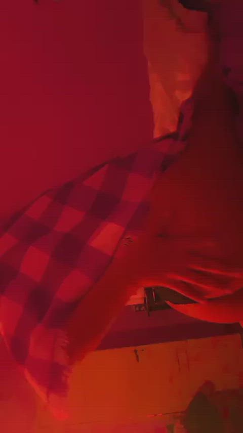 Want someone to kiss me : video clip