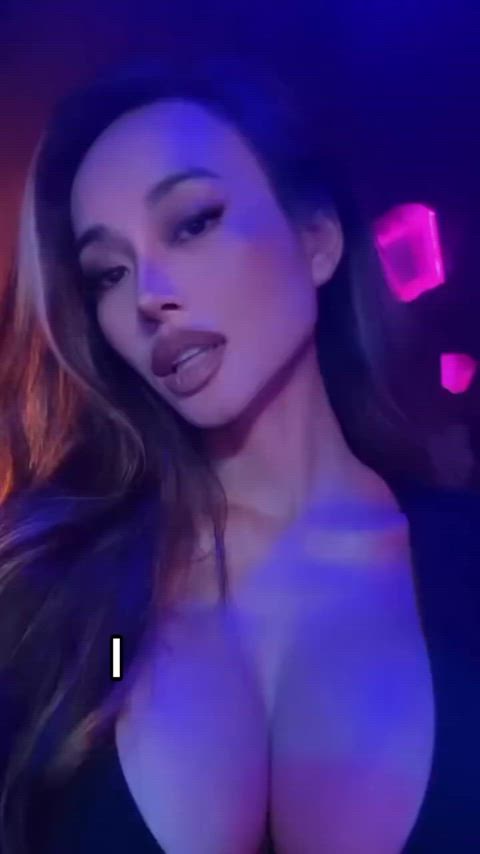 Busty Asian bimbo : video clip