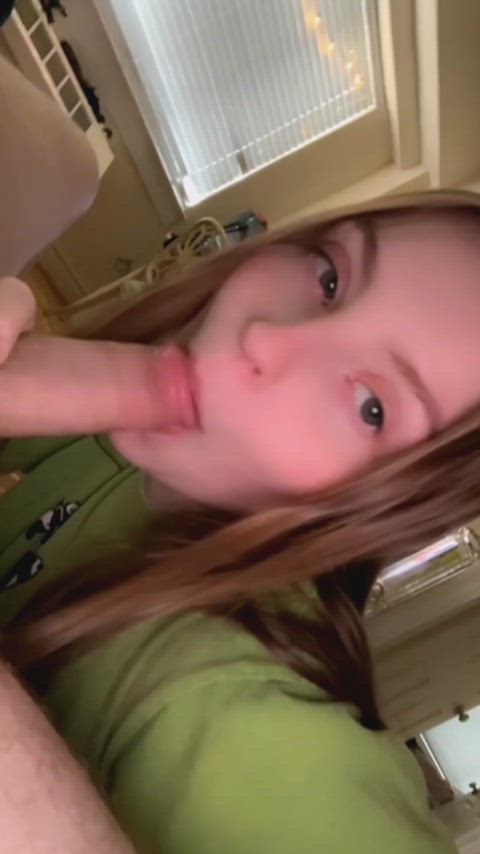 it was my first time ever giving a blowjob : video clip