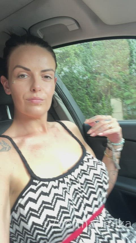 I enjoy shocking people : video clip