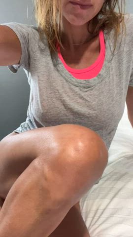 Me, my tshirt and my yummy asshole : video clip