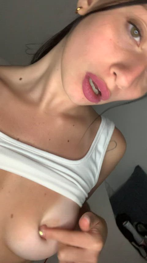 I was born in 2005 and I love to cum : video clip