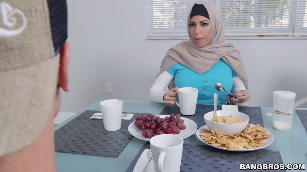 It’s not gay gooner if no one can see you do it… : video clip