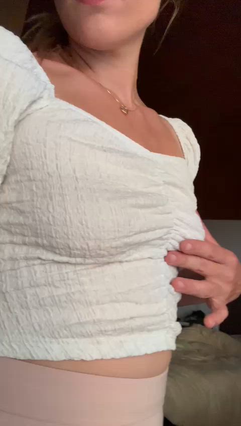 Slowly losing my tan, but still loving my body 🥰 : video clip