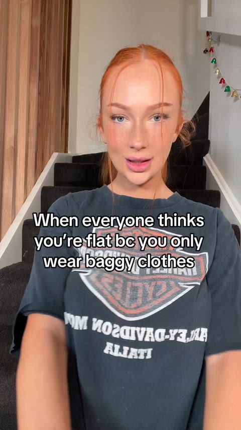 All my friends think I'm flat until I undress myself : video clip