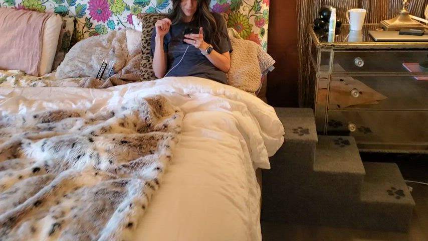 Playing candy crush and my husband came all over my face! : video clip