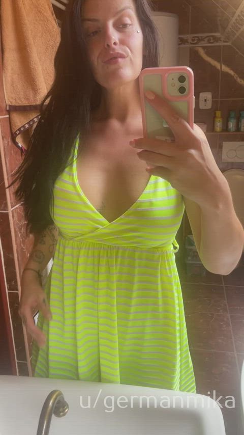 Mom trying to stay as hot as possible : video clip