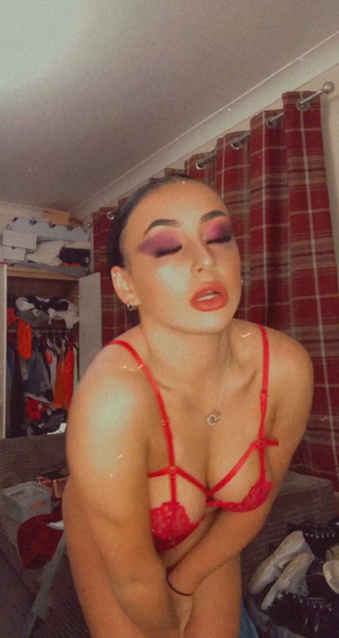 It's Seductive Saturday so naturally here\'s me turning you on. : video clip