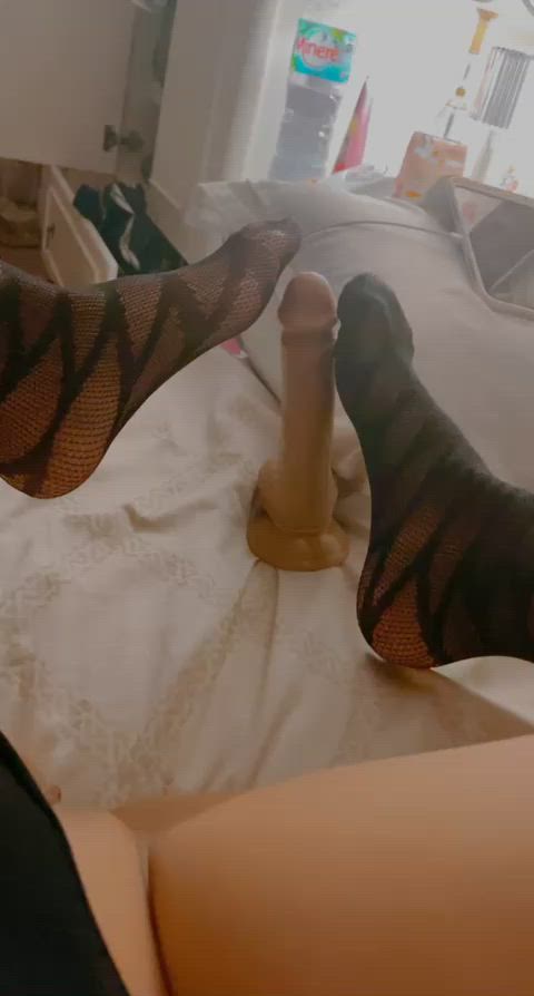 My girls feet : video clip