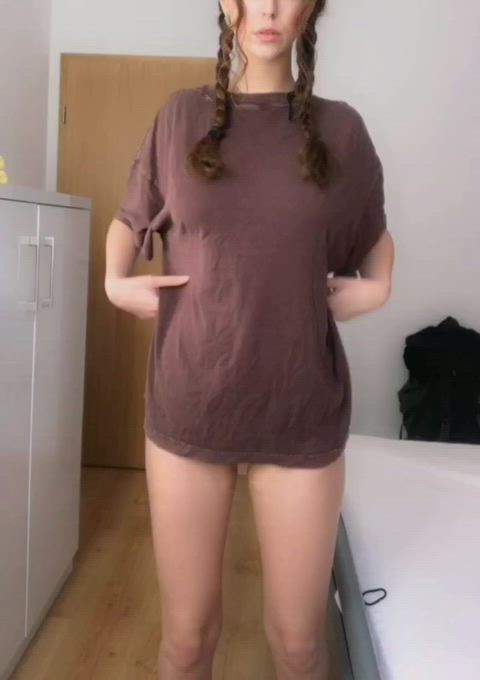 Two pigtail and a thin waist : video clip