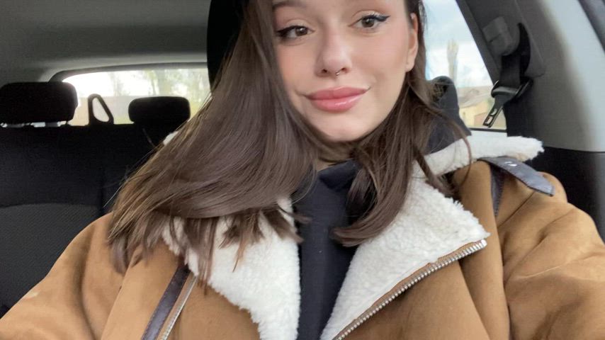 Need a guy to stick his dick inside me : video clip