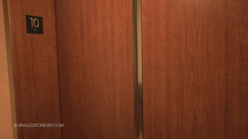 Rocky cumwalk in hotel corridor : video clip