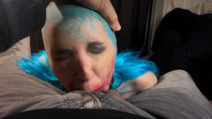 Tea throated with her pantyhose on her head : video clip