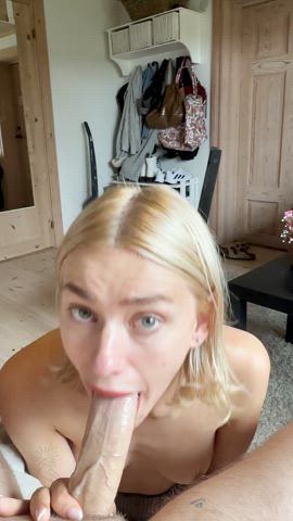 He’s so spoiled getting sucked like this everyday : video clip