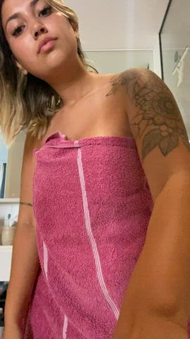 When my fellow gooner says he's close, I can't resist helping : video clip