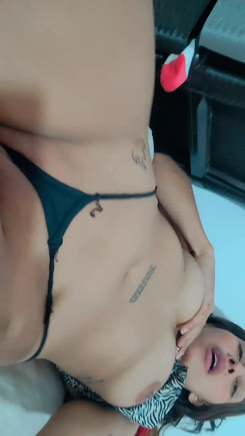 Give me a kiss where you want to give it to me : video clip