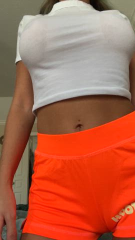 I’m the hottest server you’ve ever had : video clip