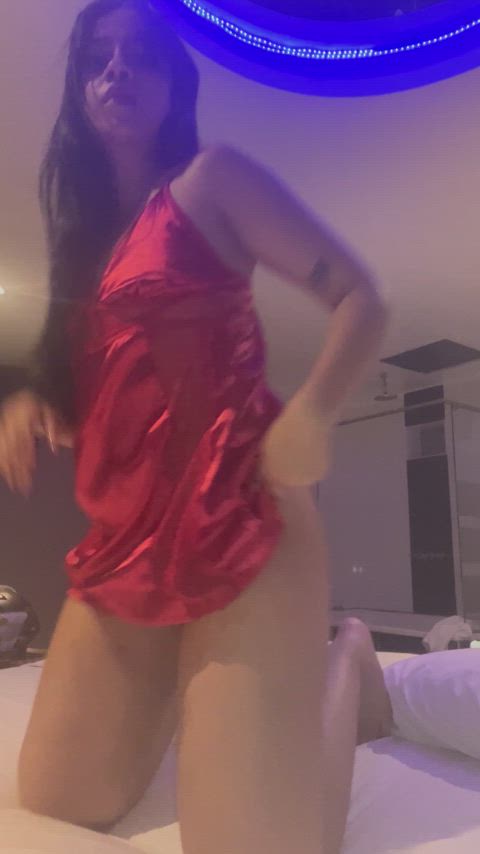 I just transferred to another high school and I'm a little bit insecure about my figure... do you think its bad? F18 : video clip
